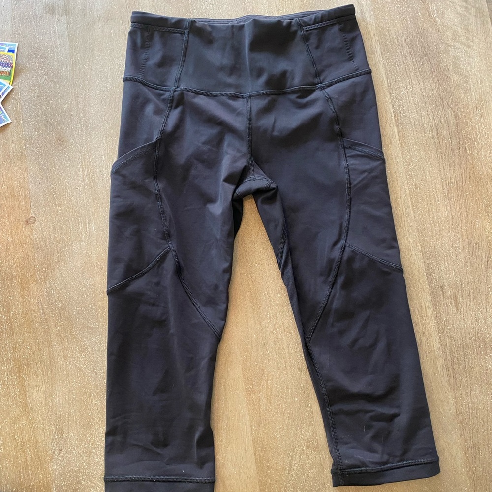 Lululemon Black Crops 🌸Excellent Condition🌸Rarely Worn🌸